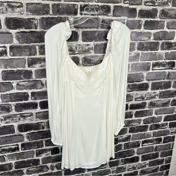 Aritzia Wilfred Novella Dress Mini Puff Sleeve - LIGHT BIRCH BOULEAU PALE - Picture 2 of 11